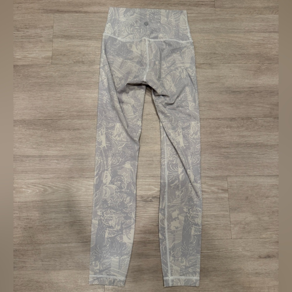 Lululemon Wunder Under White Leggings 28’ - Picture 3 of 4